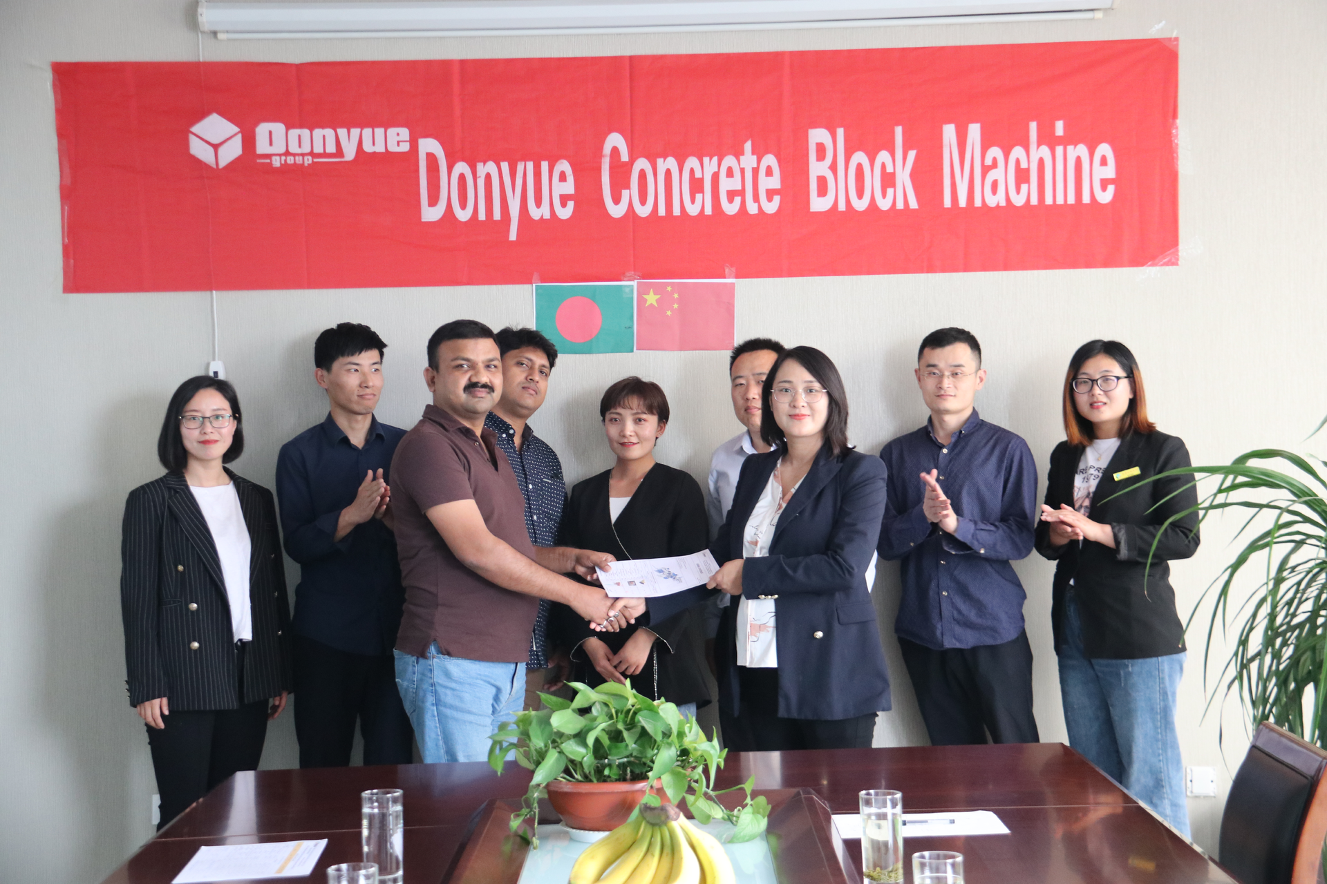 Bangladesh Construction Firm Signs QT6-15 Automatic Block Machine Contract with Dongyue Machinery